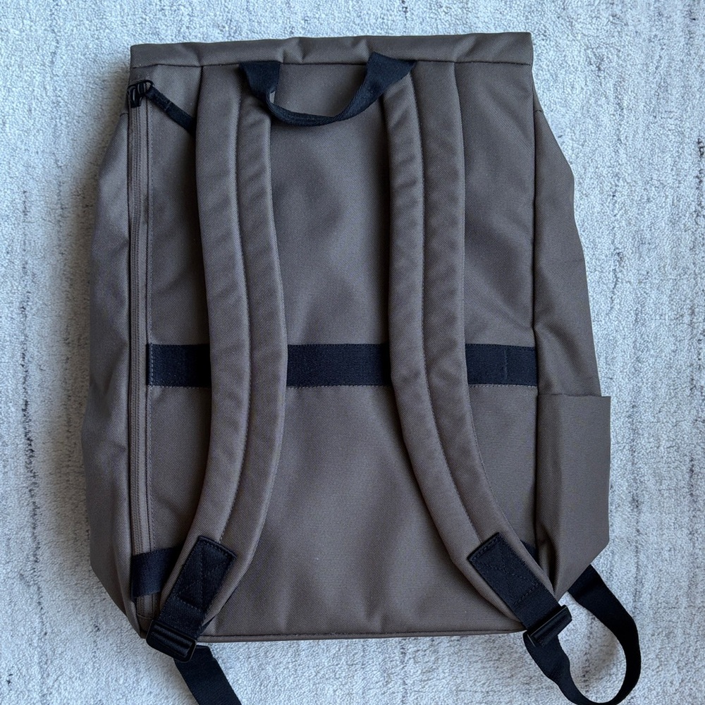 Everlane Renew Transit Backpack - Picture 4 of 4